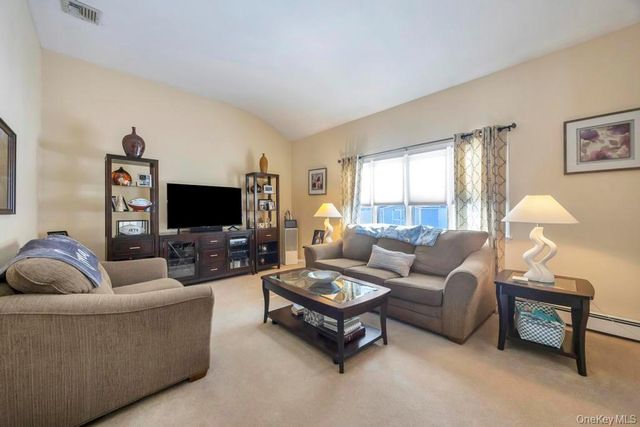 436 8th Street, Bohemia, NY 11716