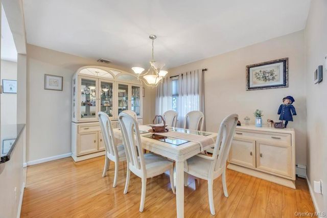 436 8th Street, Bohemia, NY 11716