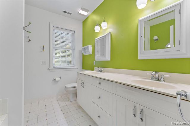 9350 Silverside, South Lyon, MI 48178