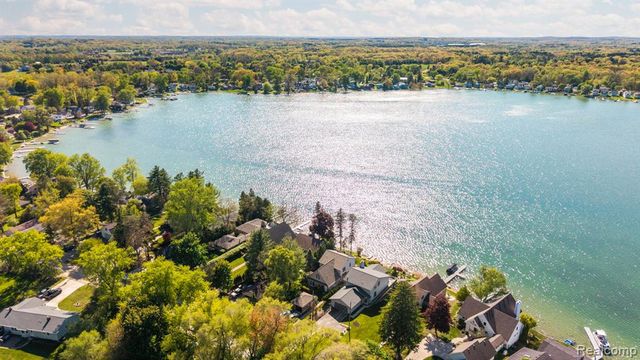 9350 Silverside, South Lyon, MI 48178