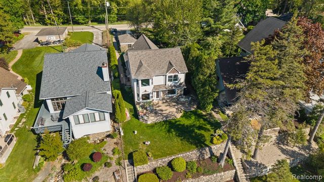 9350 Silverside, South Lyon, MI 48178