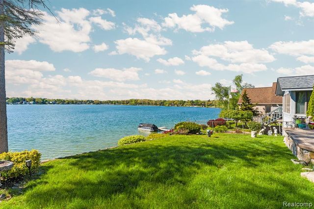 9350 Silverside, South Lyon, MI 48178