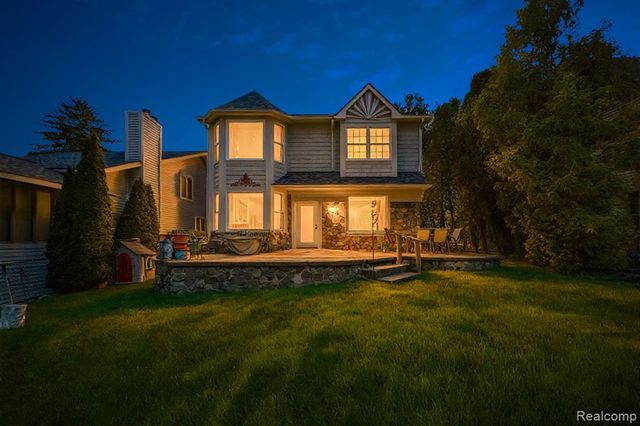 9350 Silverside, South Lyon, MI 48178