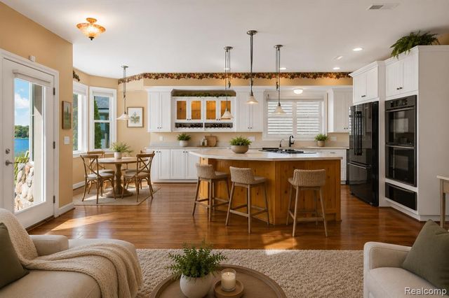 9350 Silverside, South Lyon, MI 48178