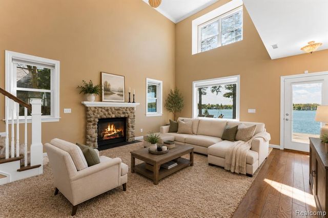 9350 Silverside, South Lyon, MI 48178