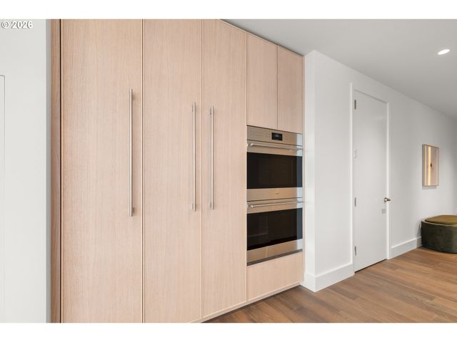 550 Sw 10TH Ave 2405, Portland, OR 97205