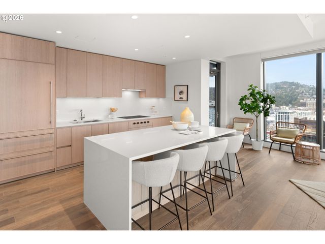 550 Sw 10TH Ave 2405, Portland, OR 97205