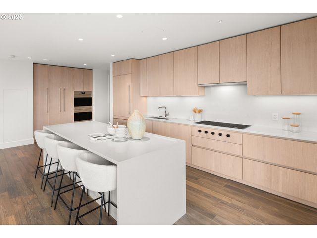 550 Sw 10TH Ave 2405, Portland, OR 97205