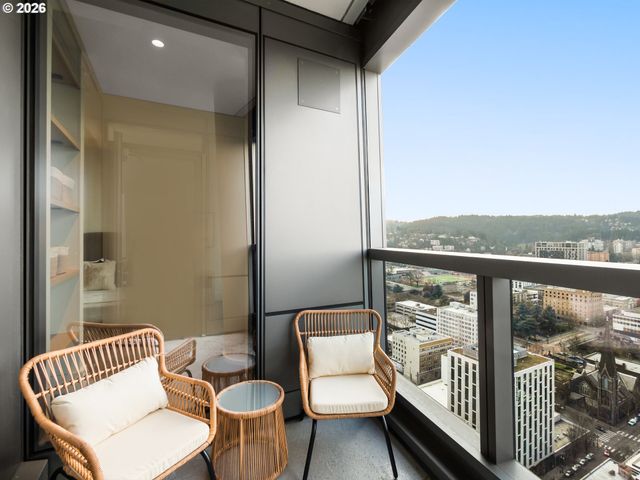 550 Sw 10TH Ave 2405, Portland, OR 97205