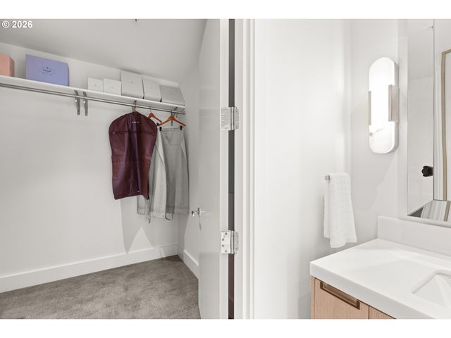 550 Sw 10TH Ave 2405, Portland, OR 97205