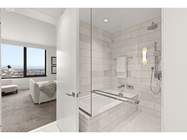 550 Sw 10TH Ave 2405, Portland, OR 97205