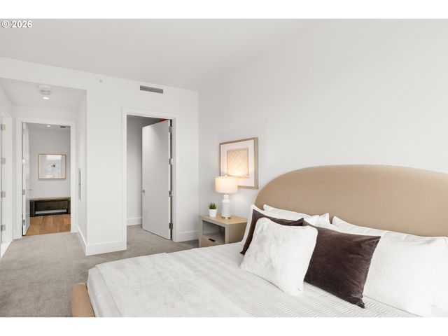 550 Sw 10TH Ave 2405, Portland, OR 97205