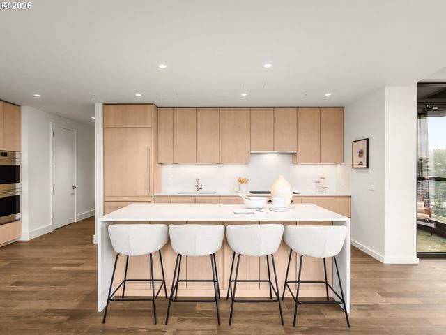 550 Sw 10TH Ave 2405, Portland, OR 97205