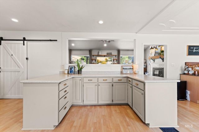 821 S Cove Ln, Nampa, ID 83686
