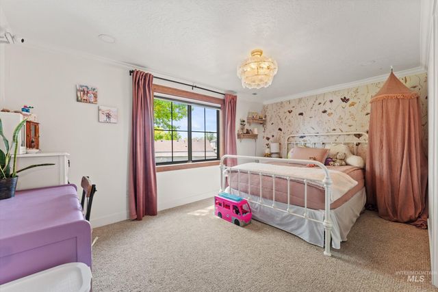 821 S Cove Ln, Nampa, ID 83686