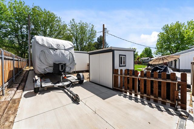 821 S Cove Ln, Nampa, ID 83686