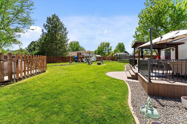 821 S Cove Ln, Nampa, ID 83686
