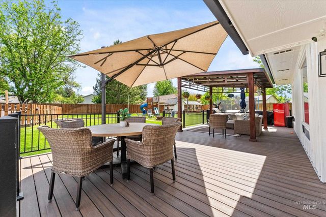 821 S Cove Ln, Nampa, ID 83686