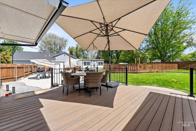 821 S Cove Ln, Nampa, ID 83686