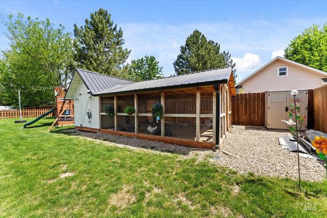 821 S Cove Ln, Nampa, ID 83686