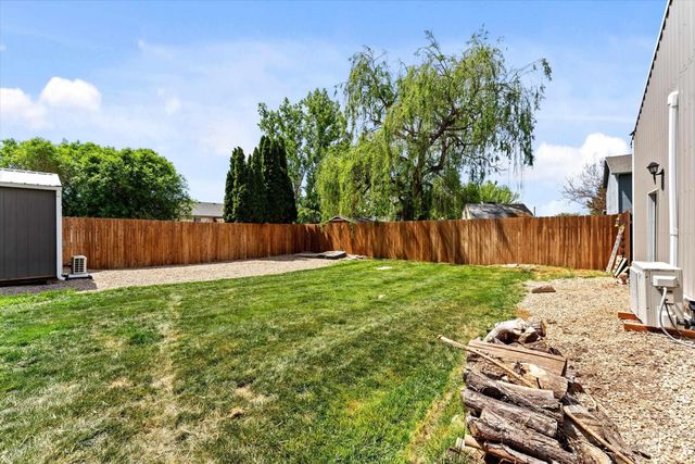 821 S Cove Ln, Nampa, ID 83686