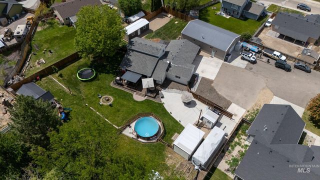 821 S Cove Ln, Nampa, ID 83686