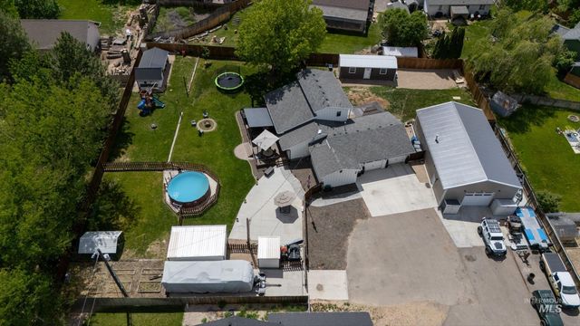 821 S Cove Ln, Nampa, ID 83686