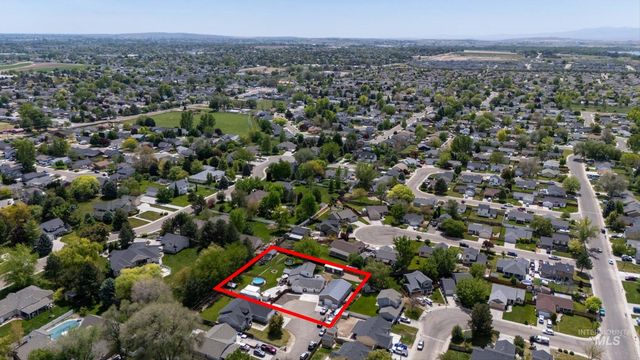 821 S Cove Ln, Nampa, ID 83686