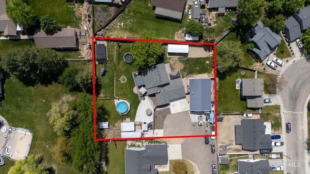 821 S Cove Ln, Nampa, ID 83686