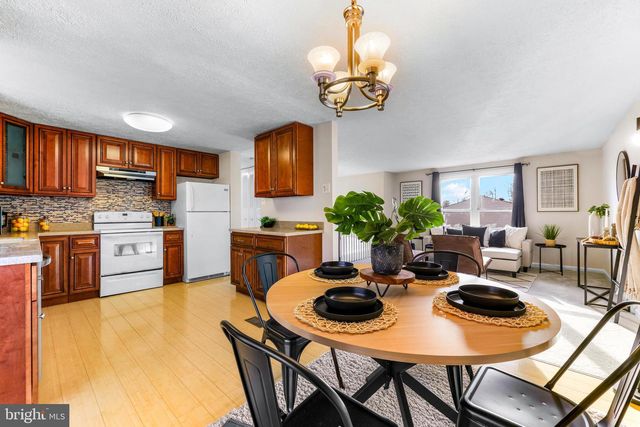 221 ANTIETAM RD, Essex, MD 21221