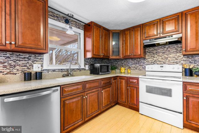 221 ANTIETAM RD, Essex, MD 21221