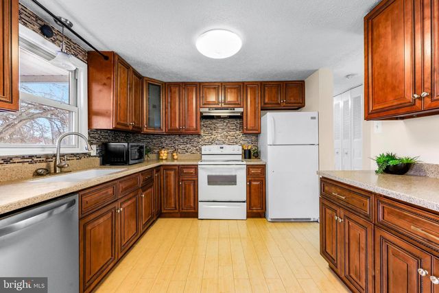 221 ANTIETAM RD, Essex, MD 21221