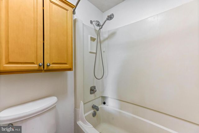 221 ANTIETAM RD, Essex, MD 21221