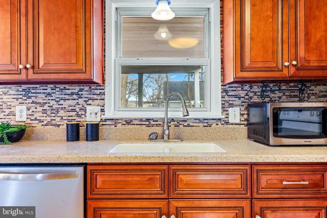 221 ANTIETAM RD, Essex, MD 21221