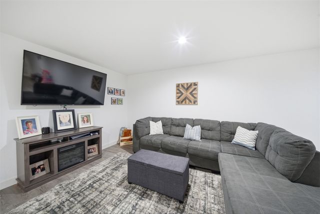 112 NE Megan Avenue, Elkhart, IA 50073
