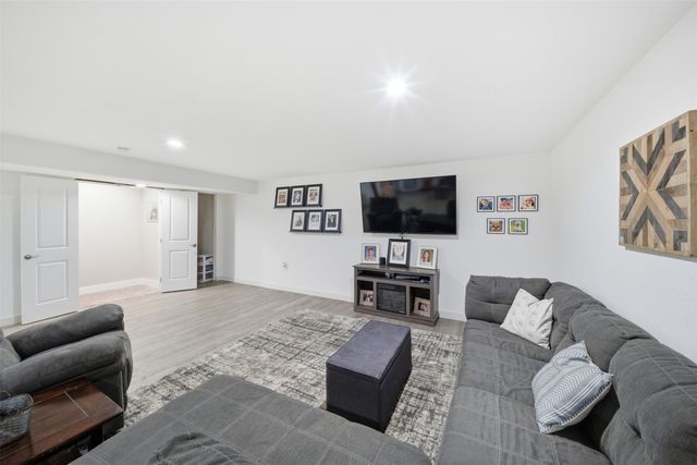 112 NE Megan Avenue, Elkhart, IA 50073