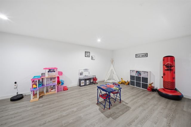 112 NE Megan Avenue, Elkhart, IA 50073