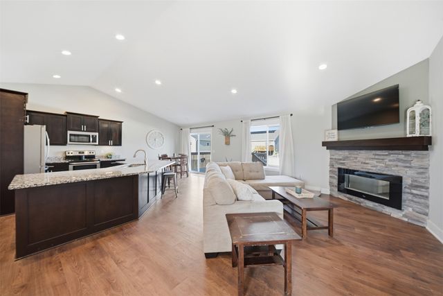 112 NE Megan Avenue, Elkhart, IA 50073
