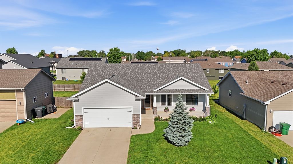 112 NE Megan Avenue, Elkhart, IA 50073
