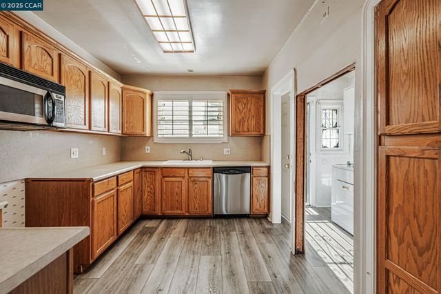 1921 106th Avenue, Oakland, CA 94603