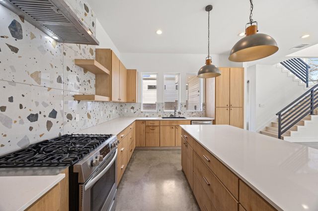 106 W CROSLIN ST 1, Austin, TX 78752