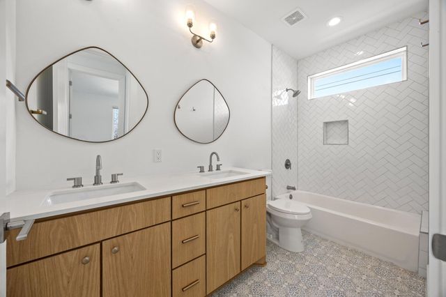 106 W CROSLIN ST 1, Austin, TX 78752