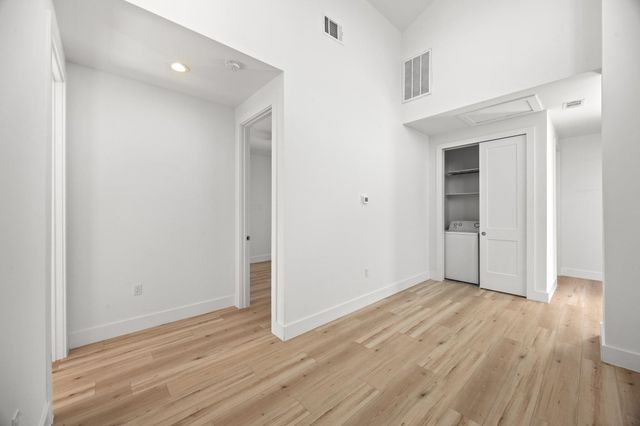 106 W CROSLIN ST 1, Austin, TX 78752