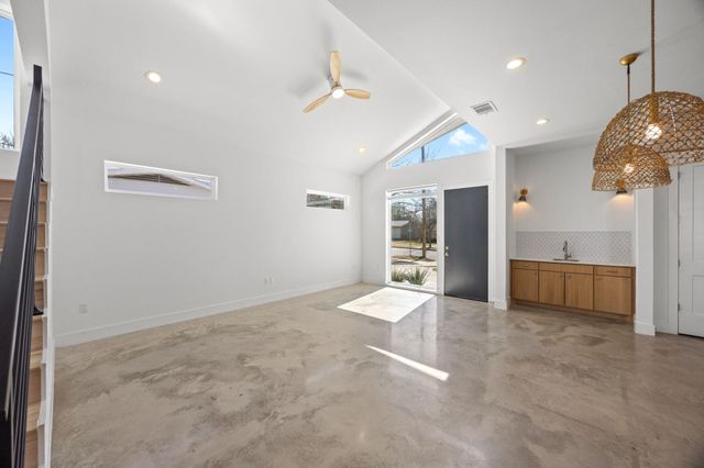 106 W CROSLIN ST 1, Austin, TX 78752