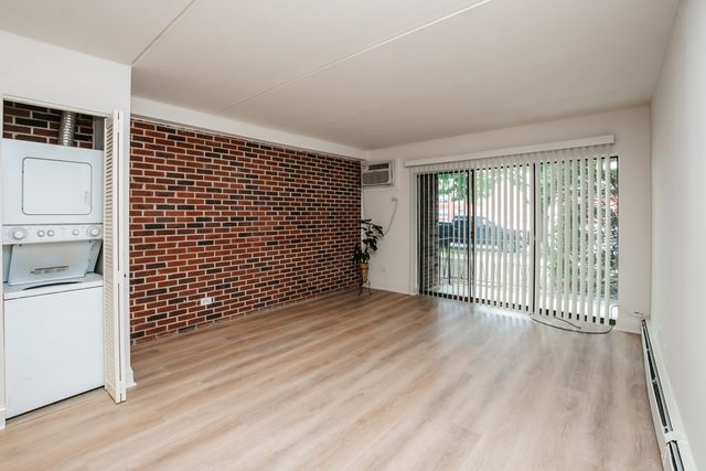 7117 W 93rd Street 105, Oak Lawn, IL 60453