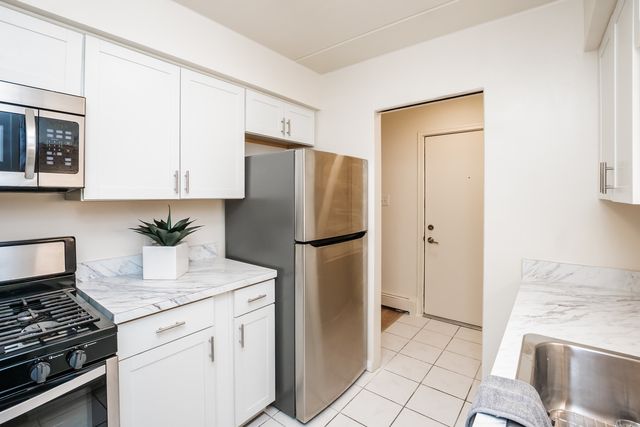 7117 W 93rd Street 105, Oak Lawn, IL 60453