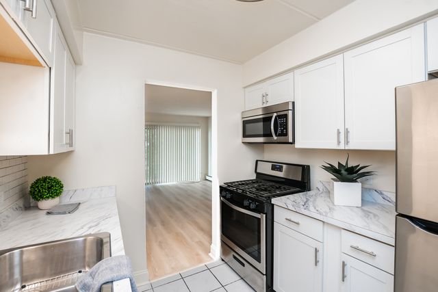 7117 W 93rd Street 105, Oak Lawn, IL 60453