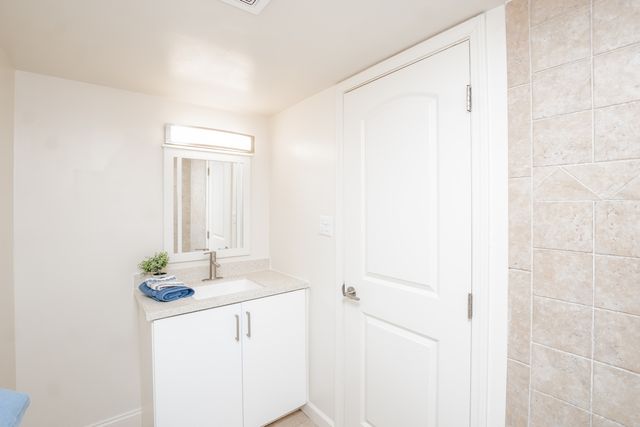 7117 W 93rd Street 105, Oak Lawn, IL 60453