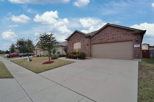 5921 Comanche Peak Drive, Fort Worth, TX 76179