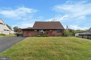 14 CINNAMON RD, Levittown, PA 19057